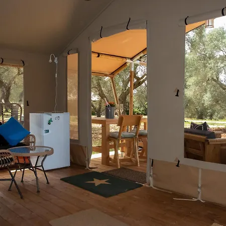 Domus Olea Glamping ラグジュアリーテント チェーリエ・メッサーピカ