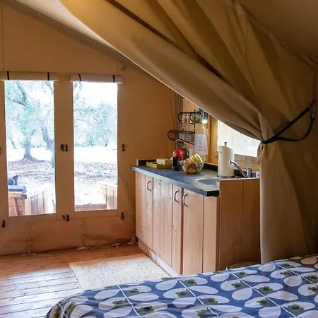 Domus Olea Glamping * チェーリエ・メッサーピカ